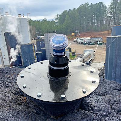 Transmetteur de niveau de liquide ultrasonique pour réservoir de récupération d'huile usagée