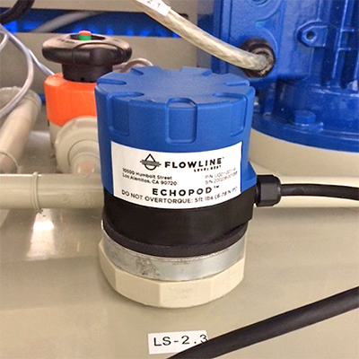 Transmissor de nível de líquido ultra-sônico de skid de tratamento de água