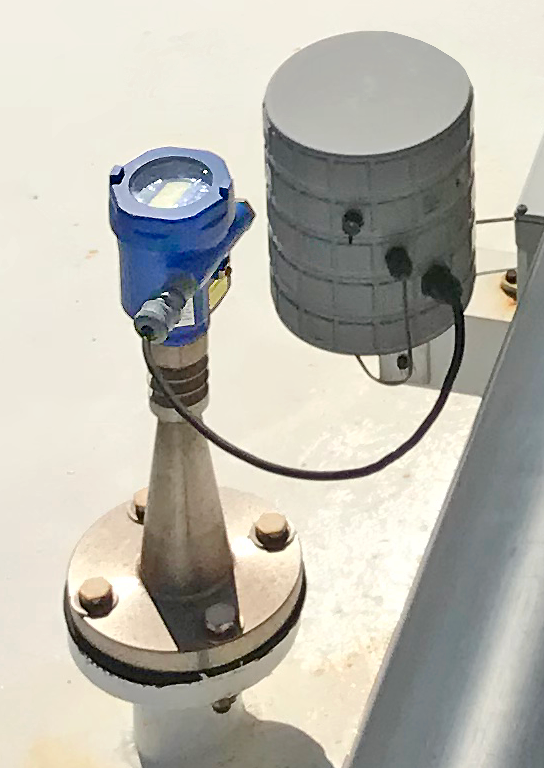 Transmisor de nivel de líquido por radar para tanques de ácido hidrofluórico