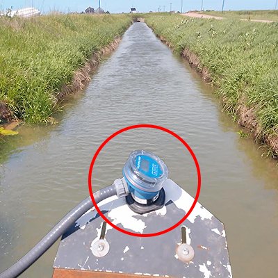 Transmisor de nivel de líquido por ultrasonidos para canales de riego agrícola
