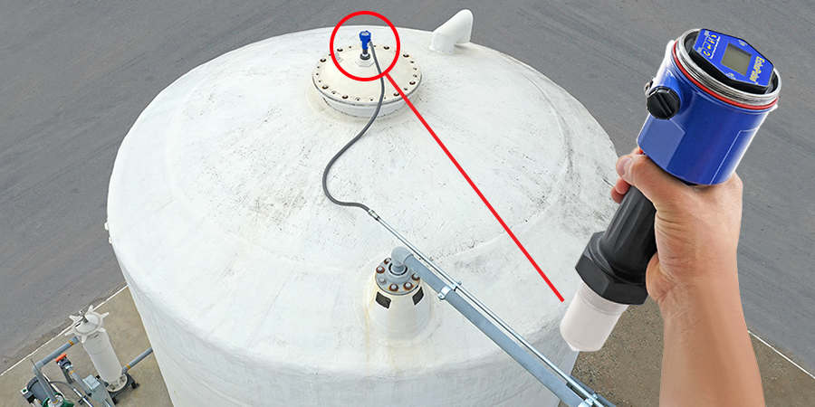 Sensor de nivel de líquido por radar para depósitos de sosa cáustica