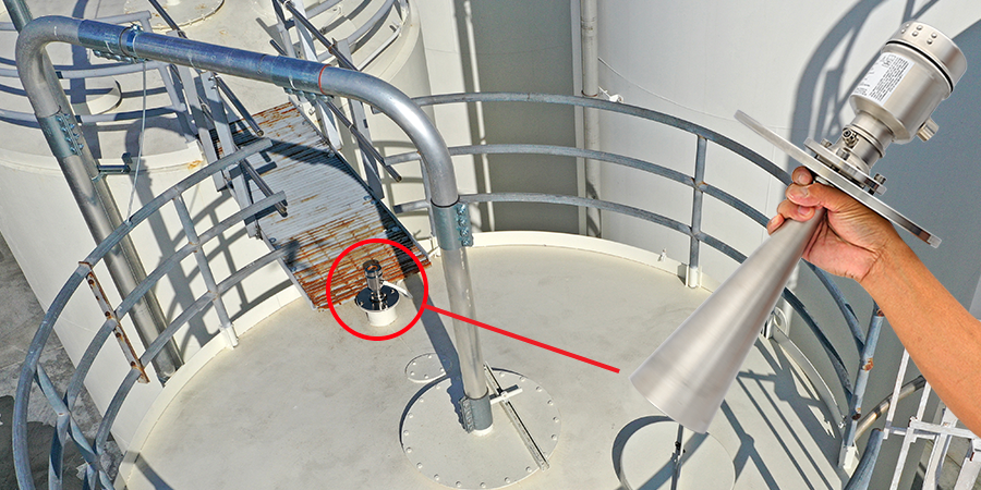 Sensor de nivel de líquido del radar del silo de almacenamiento de pellets de plástico